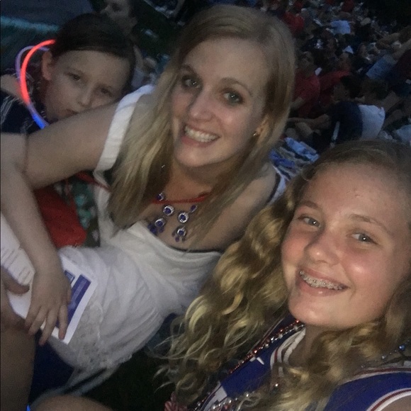 Meet your Posher, Jenny- *posh ambassador * - Picture 12 of 12